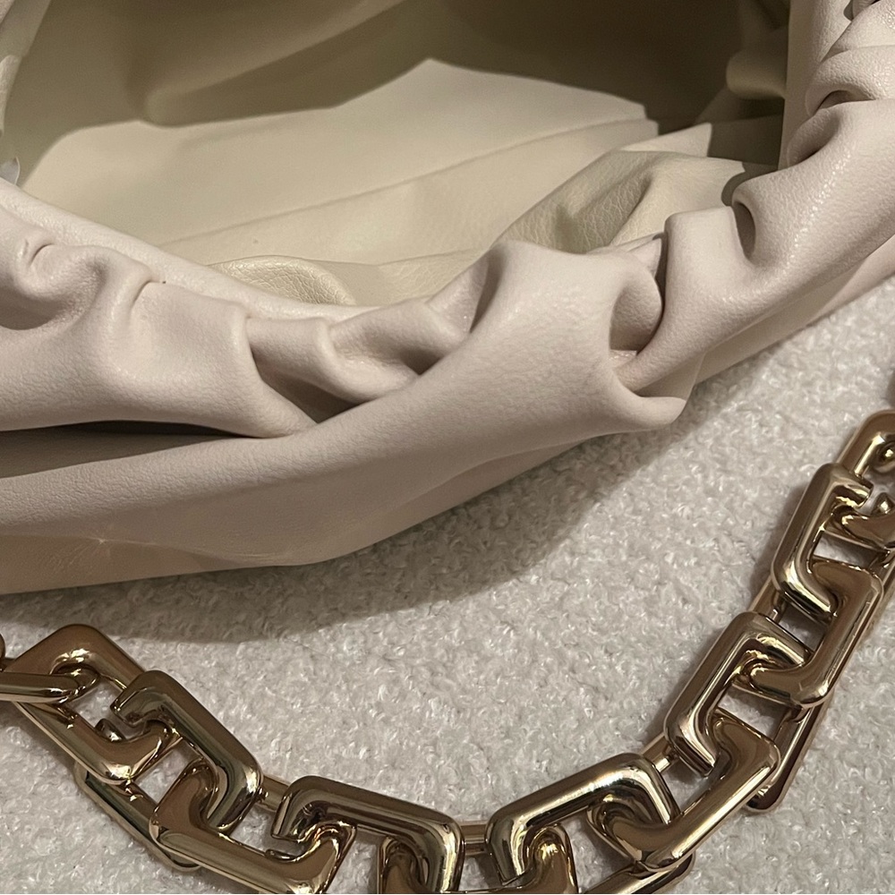 The Chain Bag - Picture 2 of 3